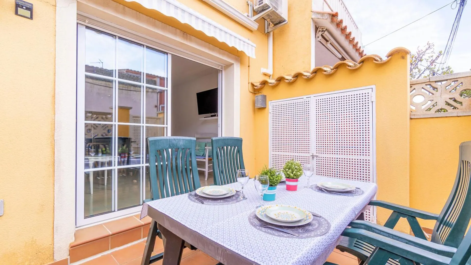 Apart-Rent Casa Puigmal 0152 Empuriabrava Villa